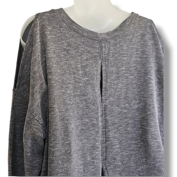 Everly Cold Shoulder Knit Top Womens Size L Grey Ribbed Open Back Slits - Picture 4 of 9